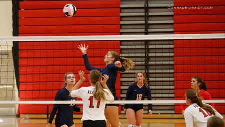 Volleyball Sweeps North, Hosts Ottumwa Thursday